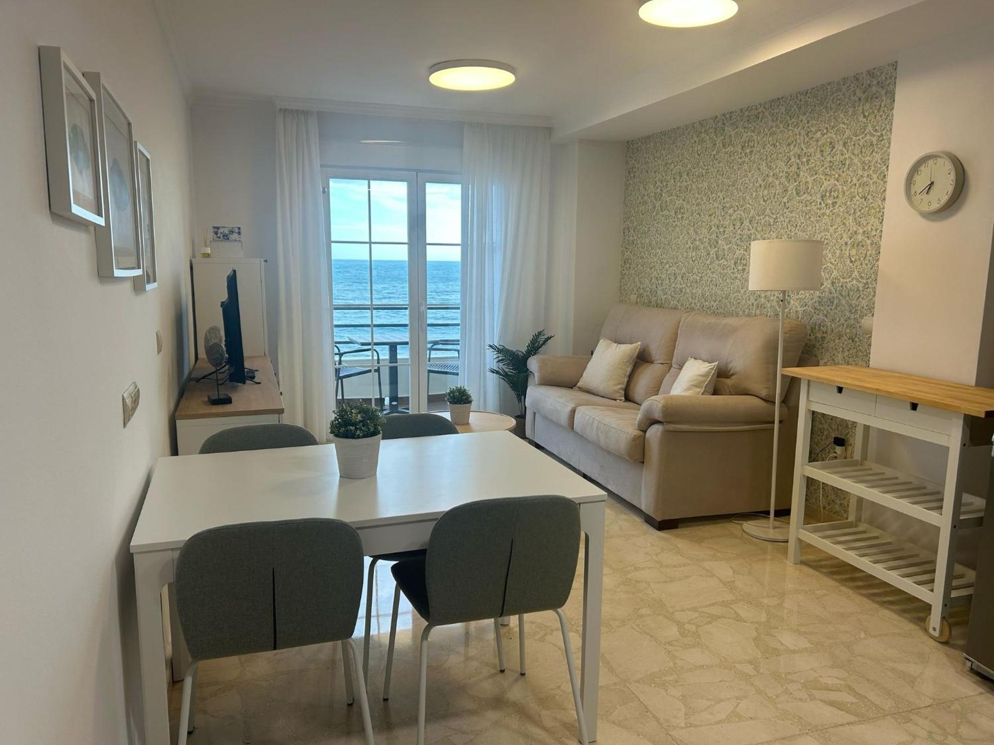 Maravilloso Apartamento En Primera Linea De Playa Con Vistas Al Mar En Caleta De Velez 2 D エクステリア 写真