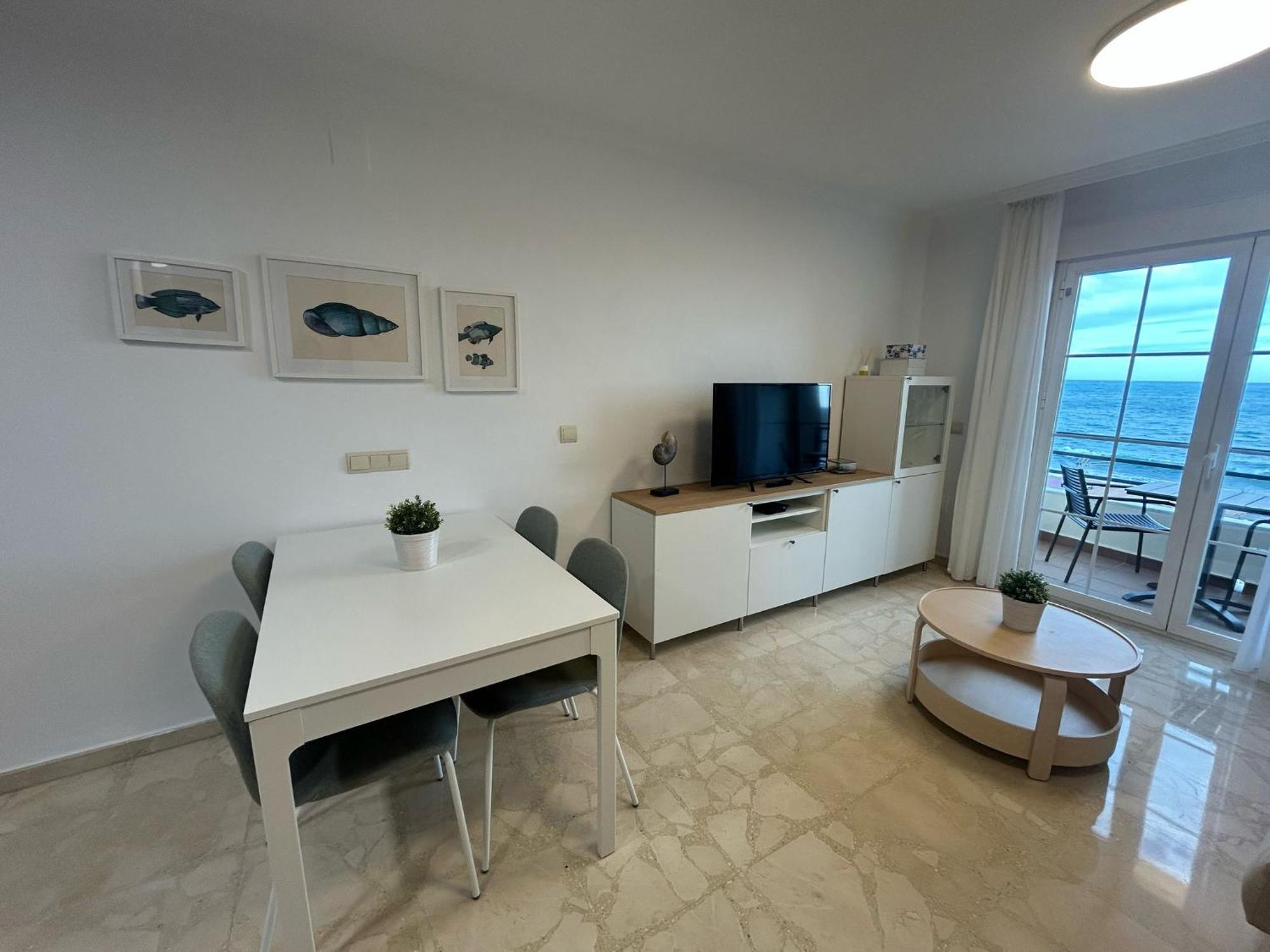 Maravilloso Apartamento En Primera Linea De Playa Con Vistas Al Mar En Caleta De Velez 2 D エクステリア 写真